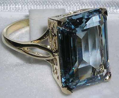 LARGE ENGLISH ESTATE 14K SOLID GOLD AQUAMARINE RING