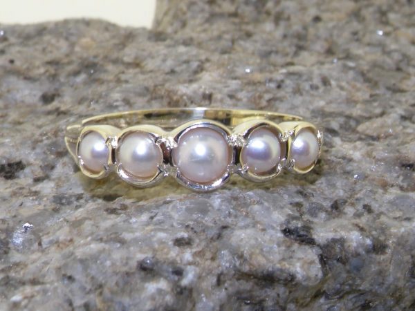 9ct white gold pearl eternity ring on rock